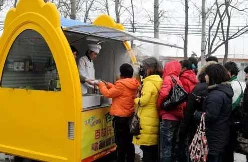 書報亭、早餐車，甚至垃圾桶都有二維碼“身份證”了。